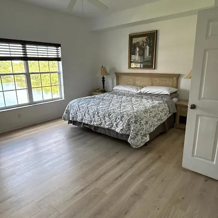 All Furnished Condo -Than 10 Min From Major Parks!